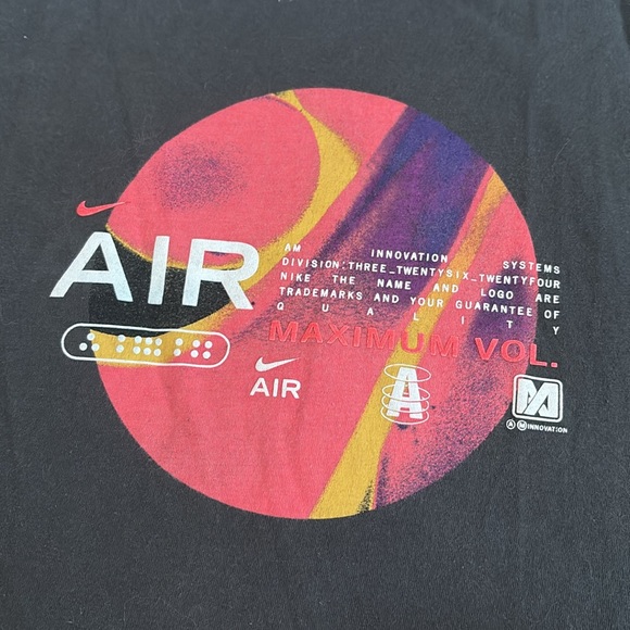 Nike Air Grey Tee & Matching Red-Purple Shorts. - Picture 4 of 5